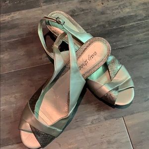 Easystreet low heel